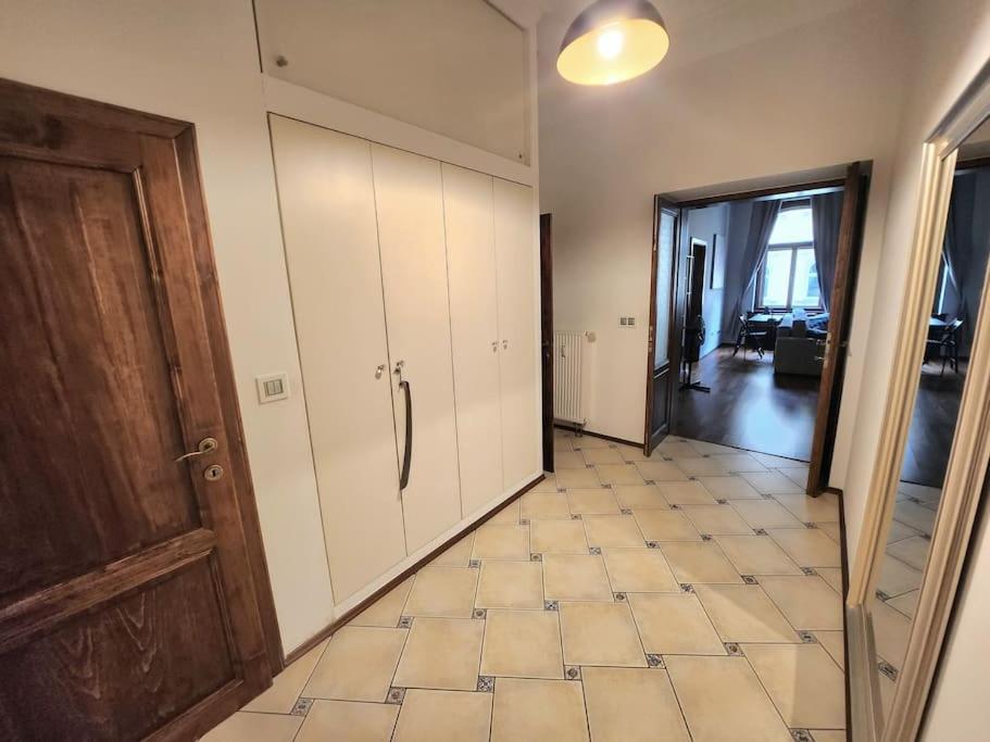 Spacious Apartment 6Min From The Dancing House Прага Экстерьер фото